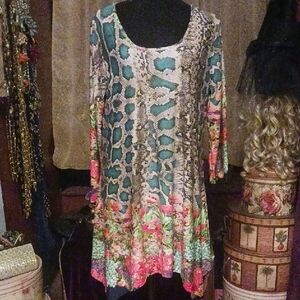 White Mark Snake/Floral Assymetrical Tunic 1XL NWOT